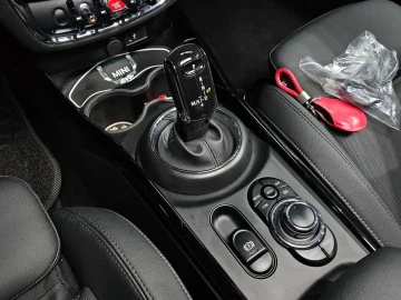 2023 Mini Clubman с пробегом 65 556 км