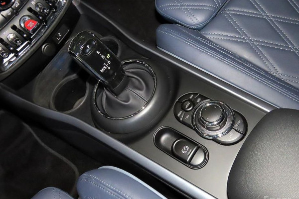 2022 Mini Clubman с пробегом 40 107 км