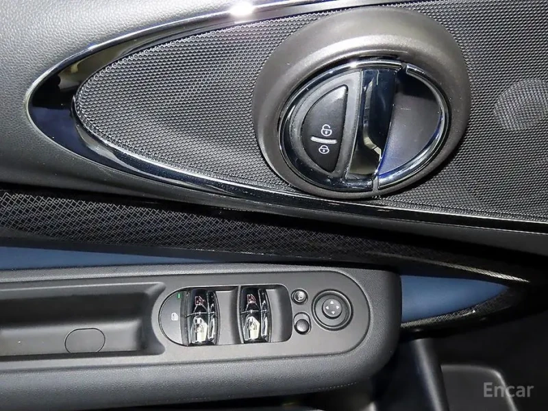 2022 Mini Clubman с пробегом 40 107 км