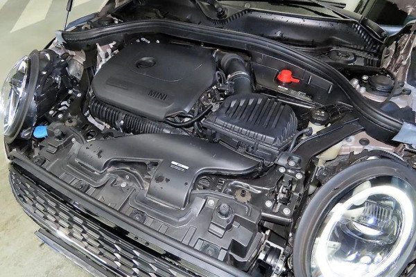 2022 Mini Clubman с пробегом 40 107 км