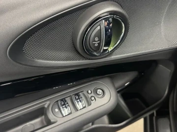 2023 Mini Clubman с пробегом 42 374 км