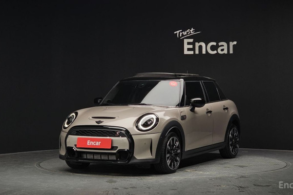 2023 Mini  с пробегом 9 902 км