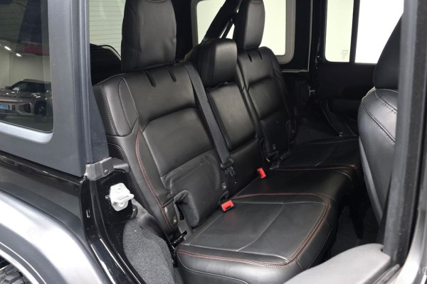 2022 Jeep Wrangler с пробегом 26 037 км