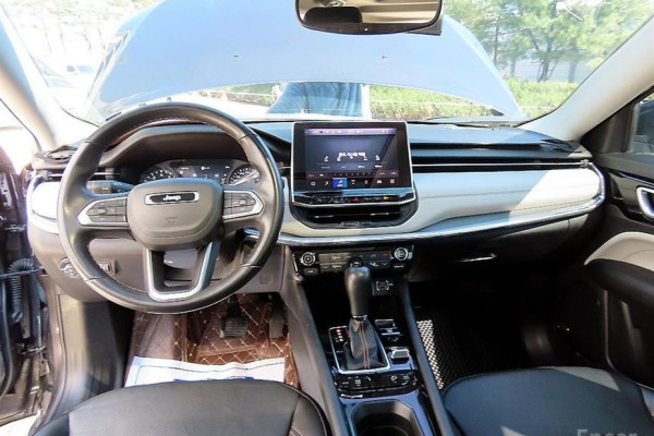 2022 Jeep Compass с пробегом 32 487 км