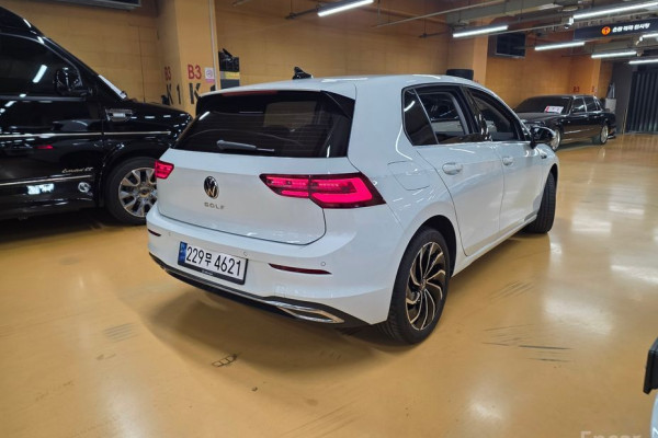 2022 Volkswagen Golf с пробегом 22 560 км