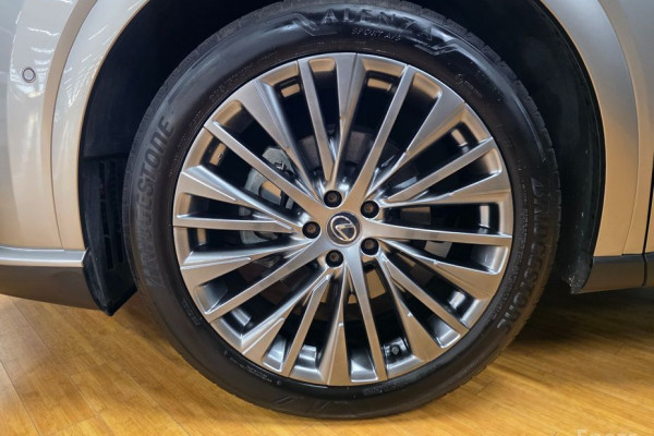 2023 Lexus RX с пробегом 39 660 км