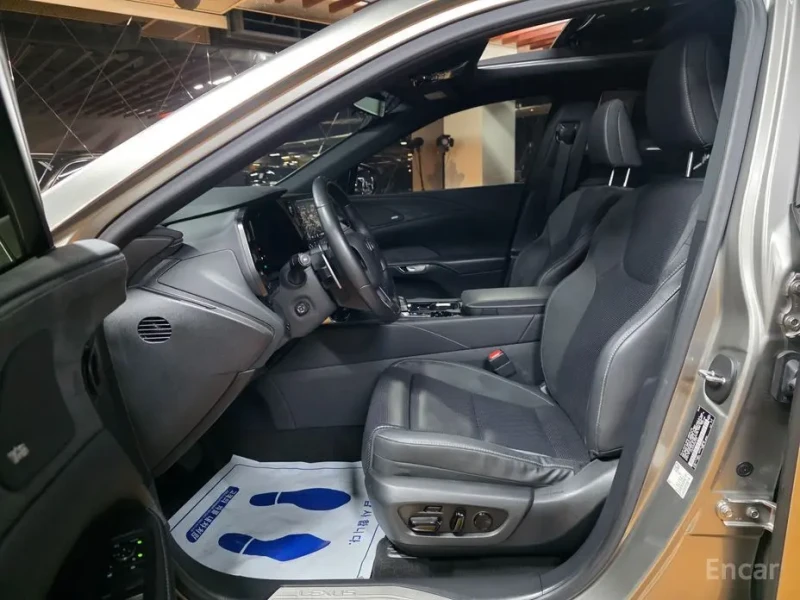 2023 Lexus RX с пробегом 39 660 км