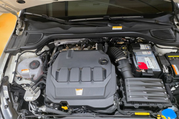 2022 Volkswagen Golf с пробегом 22 560 км