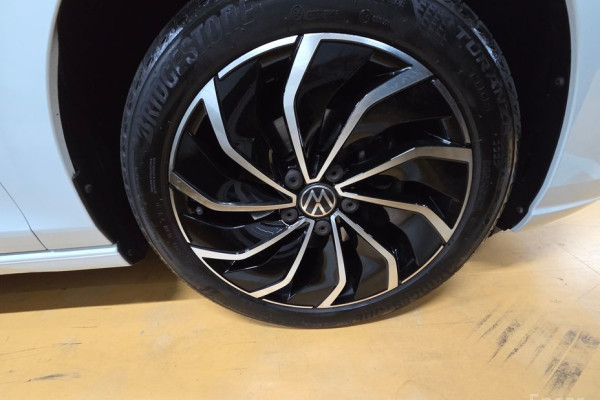 2022 Volkswagen Golf с пробегом 22 560 км