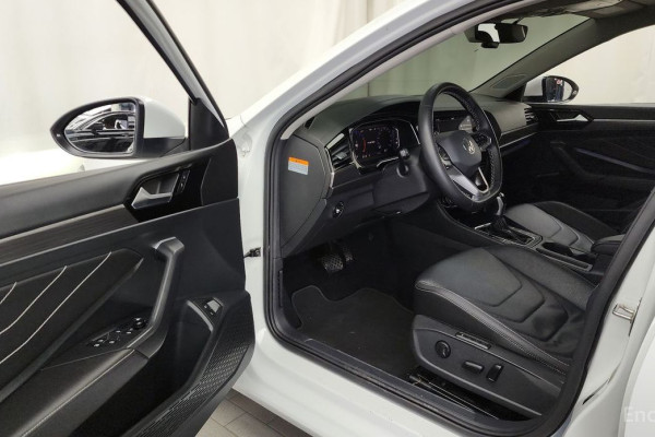 2022 Volkswagen Jetta с пробегом 35 759 км