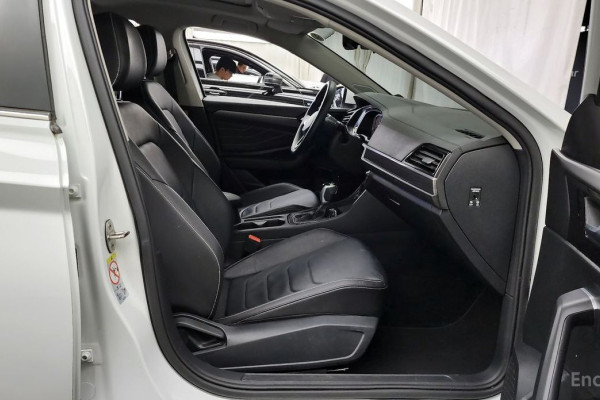 2022 Volkswagen Jetta с пробегом 35 759 км