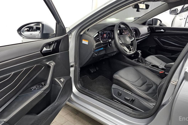 2022 Volkswagen Jetta с пробегом 65 941 км