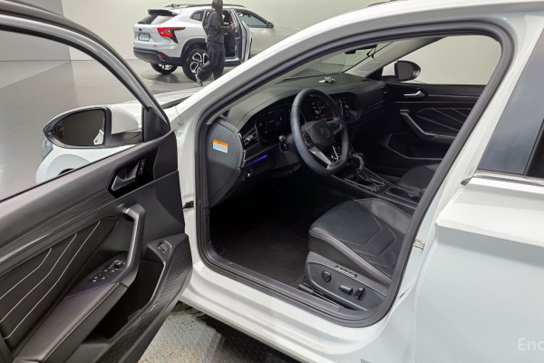 2022 Volkswagen Jetta с пробегом 23 968 км