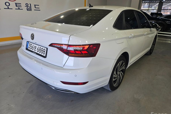 2021 Volkswagen Jetta с пробегом 48 256 км