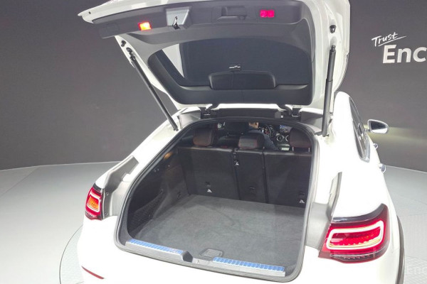 2022 Mercedes-Benz GLC с пробегом 72 936 км