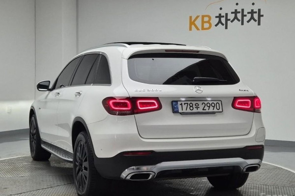 2021 Mercedes-Benz GLC с пробегом 63 905 км
