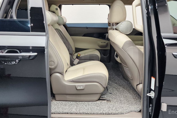 2023 Kia Carnival с пробегом 48 953 км