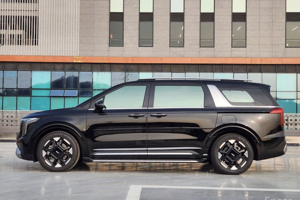 2023 Kia Carnival с пробегом 22 015 км