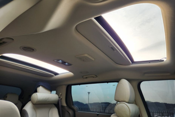 2023 Kia Carnival с пробегом 22 015 км