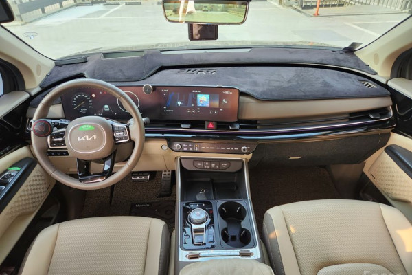 2023 Kia Carnival с пробегом 22 015 км