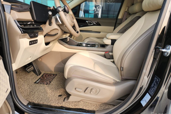 2023 Kia Carnival с пробегом 22 015 км