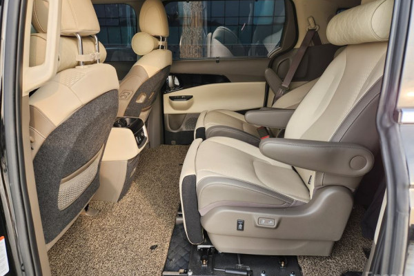 2023 Kia Carnival с пробегом 22 015 км