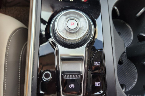 2023 Kia Carnival с пробегом 22 015 км