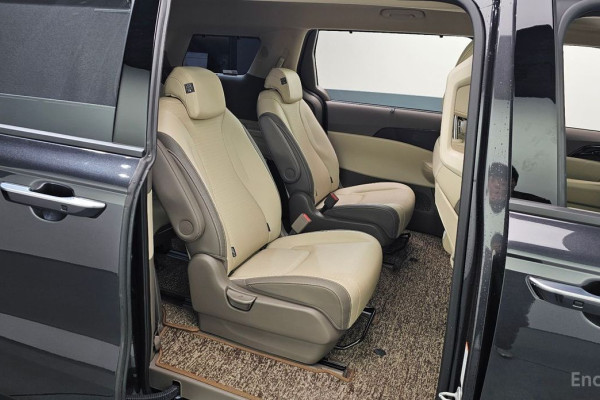 2024 Kia Carnival с пробегом 28 696 км