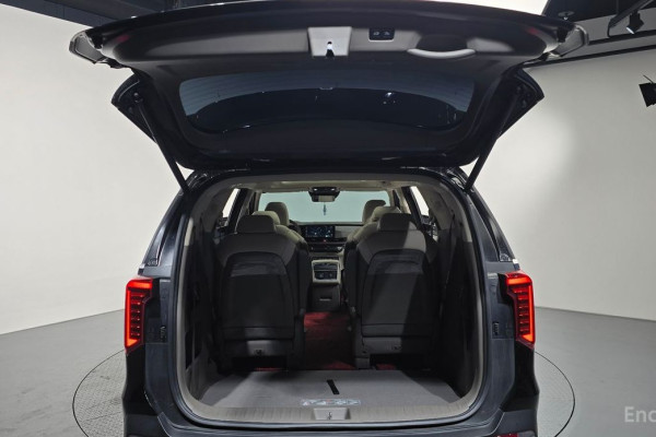 2023 Kia Carnival с пробегом 33 862 км