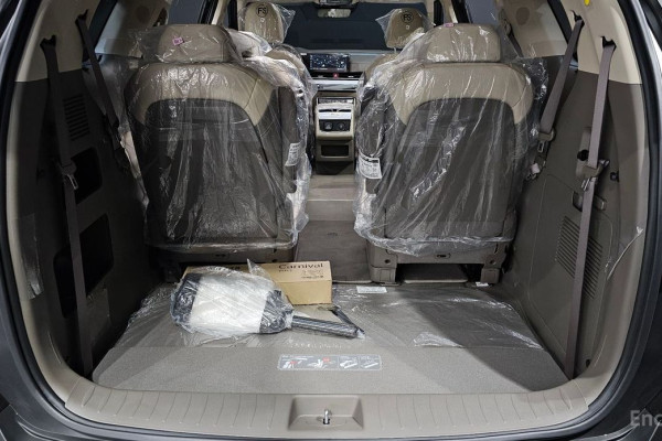 2025 Kia Carnival с пробегом 36 км