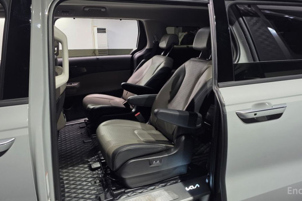 2024 Kia Carnival с пробегом 18 120 км