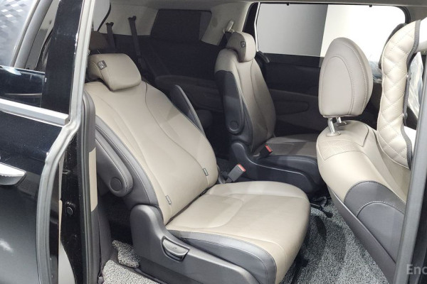 2024 Kia Carnival с пробегом 29 978 км