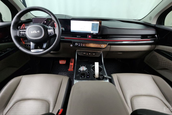 2024 Kia Carnival с пробегом 23 336 км