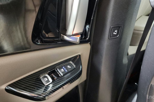 2024 Kia Carnival с пробегом 23 336 км