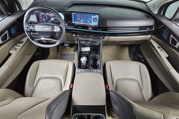 2025 Kia Carnival с пробегом 6 667 км
