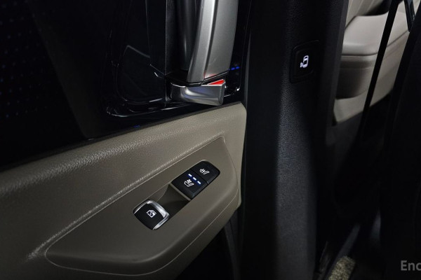 2025 Kia Carnival с пробегом 6 667 км