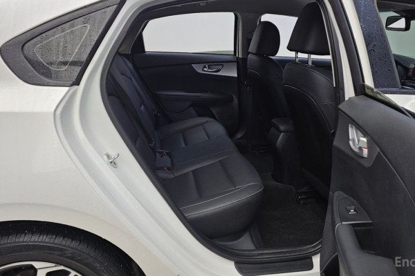 2022 Kia K3 с пробегом 54 022 км