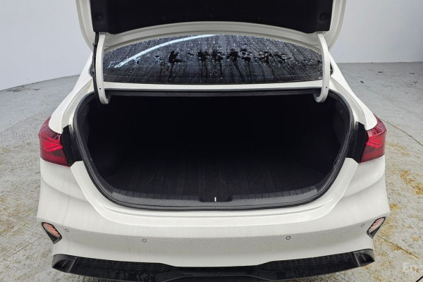 2022 Kia K3 с пробегом 54 022 км