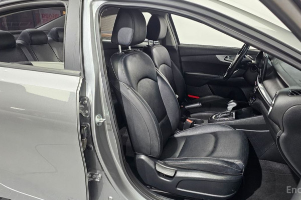 2022 Kia K3 с пробегом 82 156 км