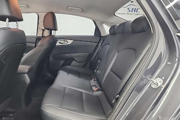 2021 Kia K3 с пробегом 104 324 км