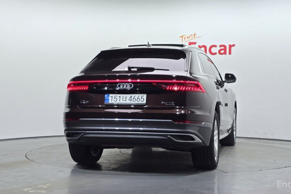 2022 Audi Q8 с пробегом 104 790 км