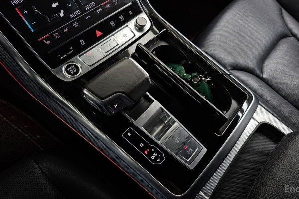 2021 Audi Q8 с пробегом 65 957 км