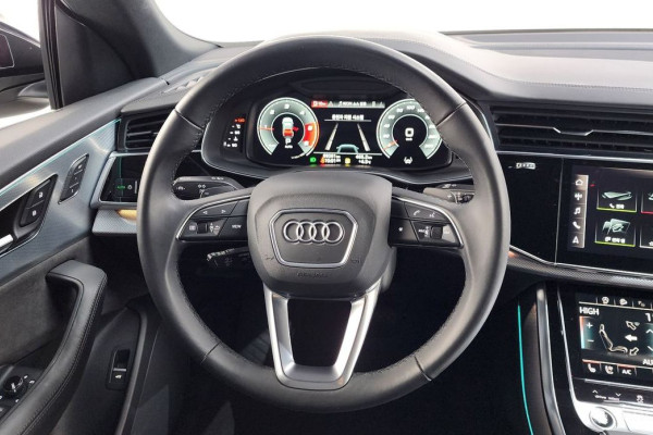 2021 Audi Q8 с пробегом 69 261 км