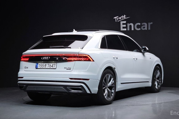 2020 Audi Q8 с пробегом 87 389 км