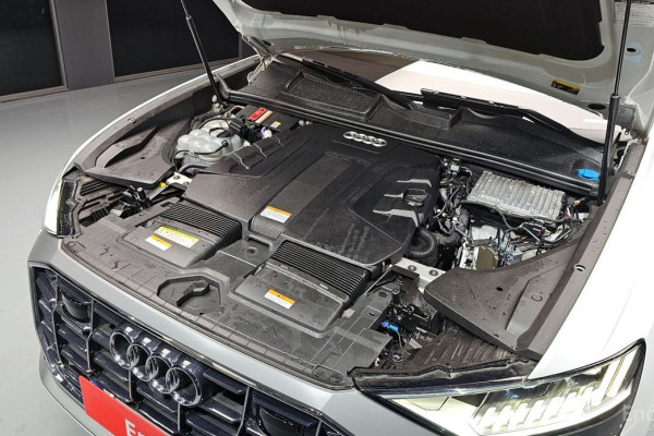 2020 Audi Q8 с пробегом 87 389 км