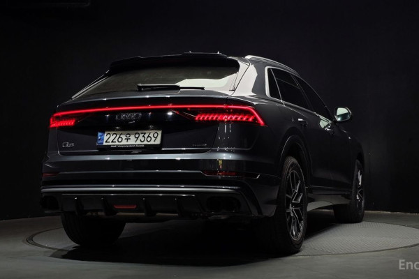 2020 Audi Q8 с пробегом 77 904 км