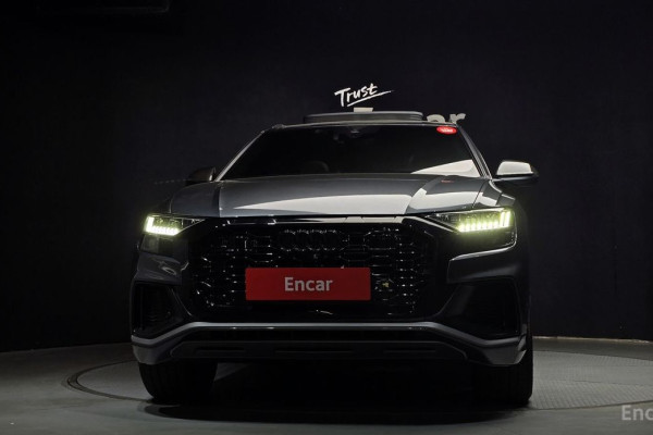 2020 Audi Q8 с пробегом 77 904 км