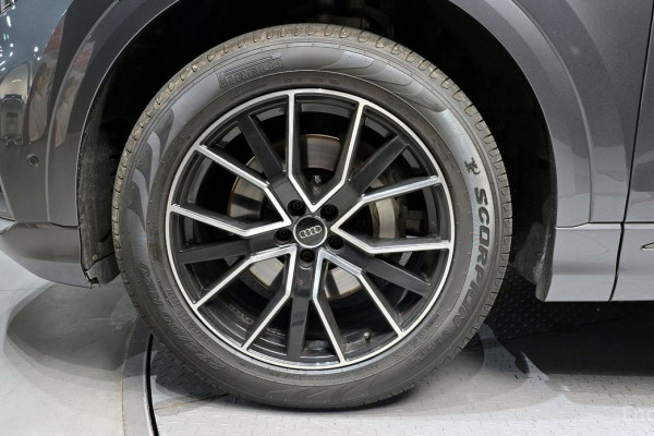 2020 Audi Q8 с пробегом 77 904 км