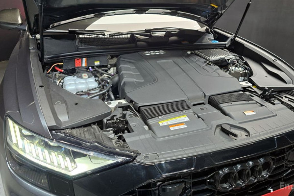 2020 Audi Q8 с пробегом 77 904 км