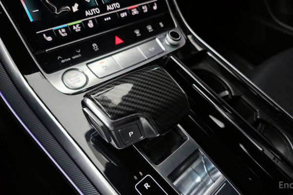 2020 Audi Q8 с пробегом 77 904 км